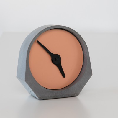 Theda clock red