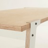 Petite table moderniste