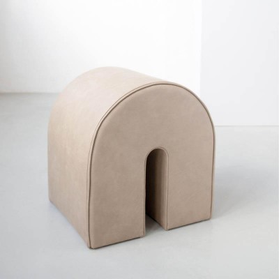 Curved pouf